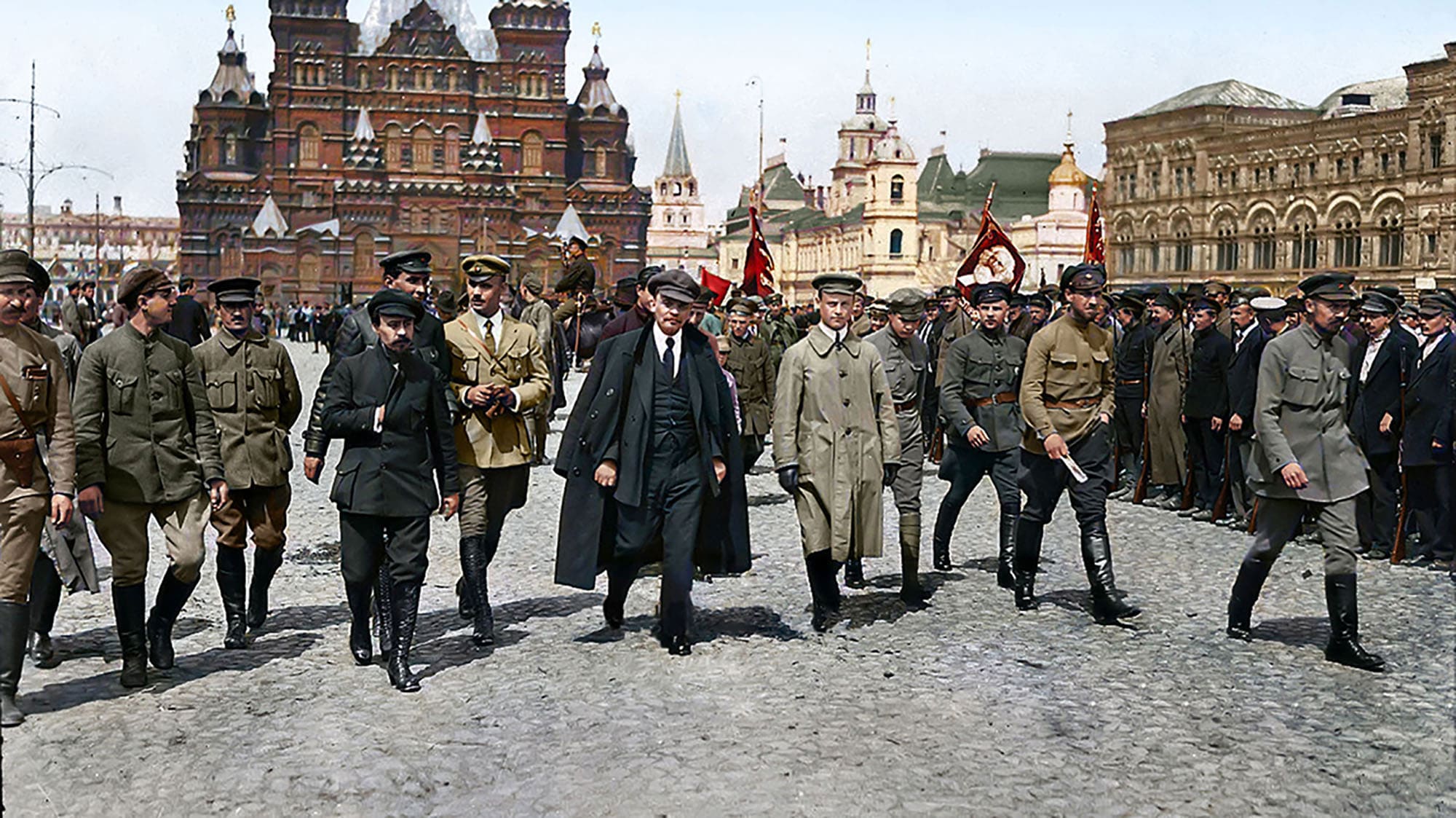 Inspeção ao Vsevobuch (Formação Militar Universal) na Praça Vermelha, Moscovo, 25 de Maio de 1918 (Fotografia colorida por Klimbim)