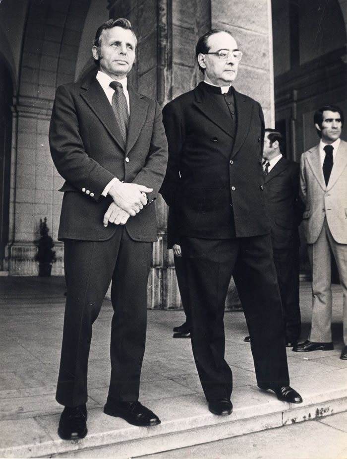O embaixador dos EUA em Lisboa, Frank Carlucci