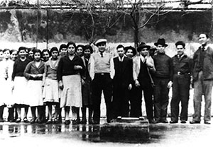 Trabalhadores da Fábrica Corticeira José António Duarte em Silves, 1935 (José Vitoriano de chapéu é o 4° a contar da direta da foto)