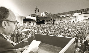 Discursando em Comício do PCP no Algarve, 1975